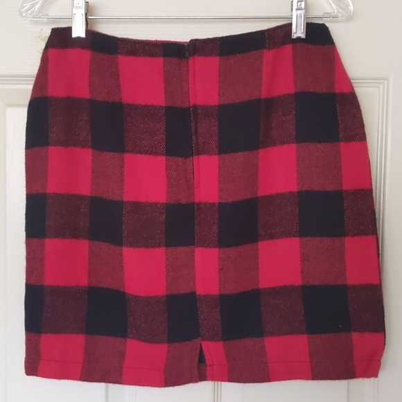 NWOT. Girl's checkered skirt. - Picture 2 of 2